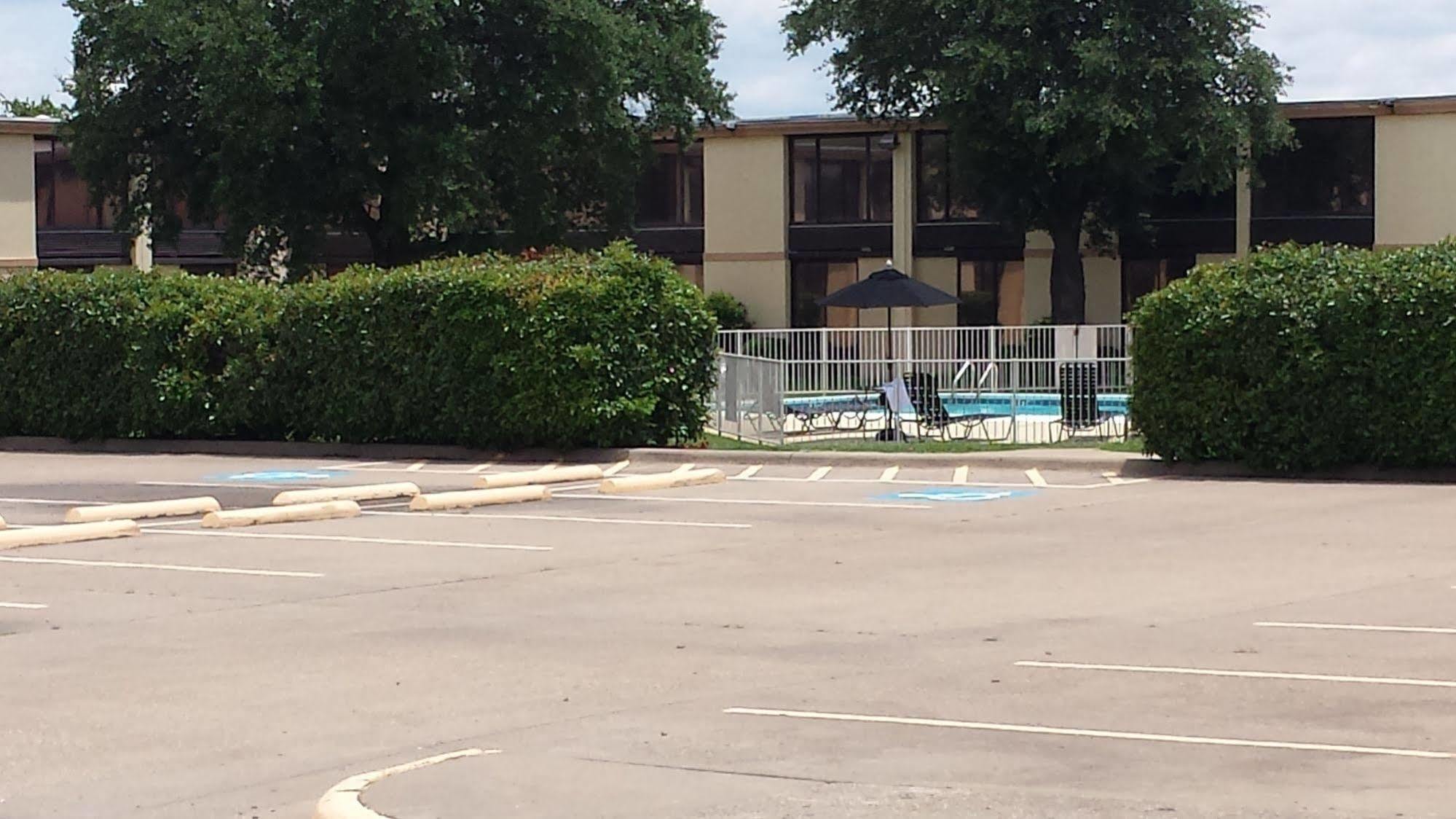 Rodeway Inn Duncanville Exterior foto