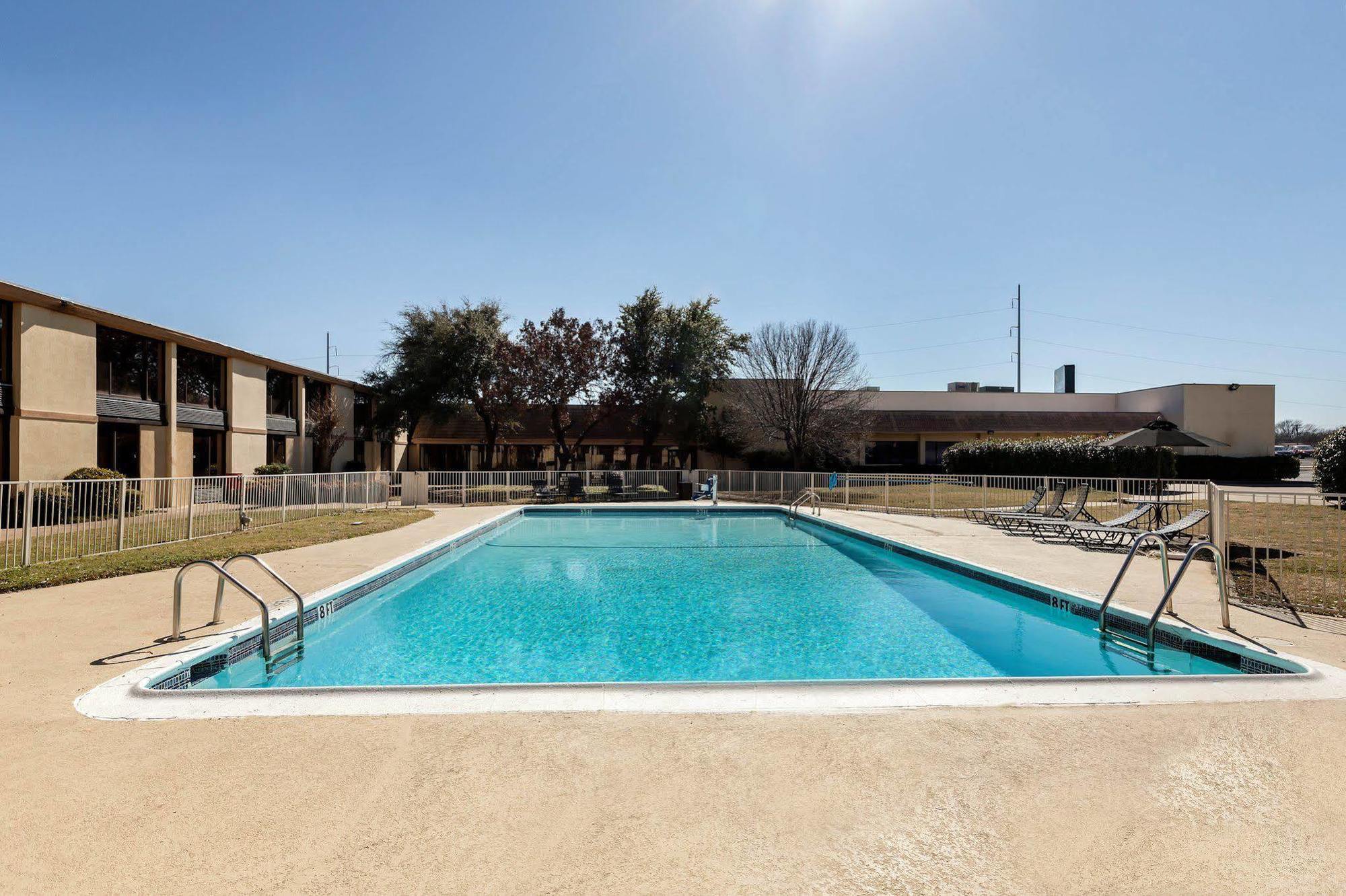 Rodeway Inn Duncanville Exterior foto